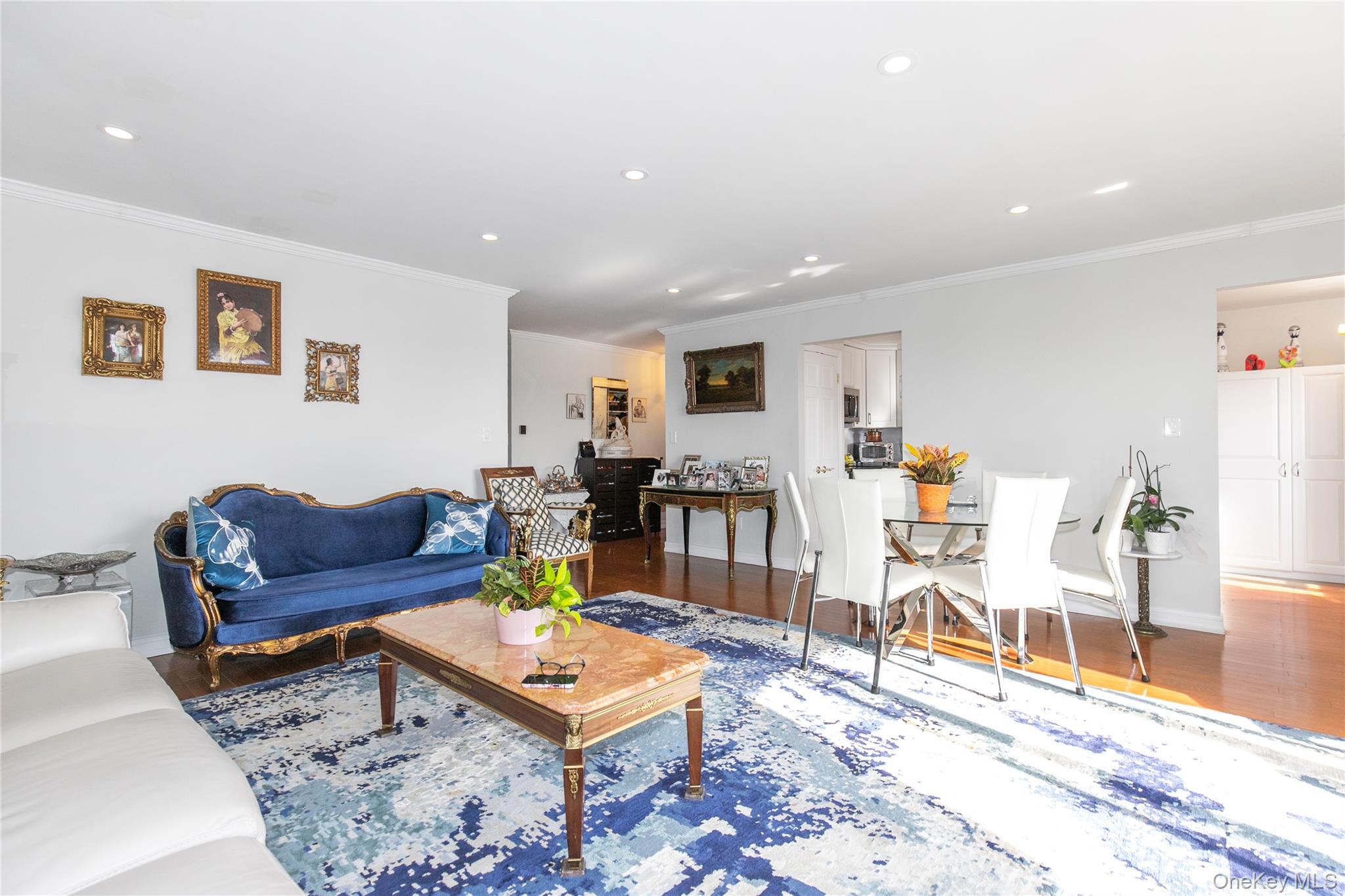 12 Bond Street # 5A, Great Neck, NY 11021