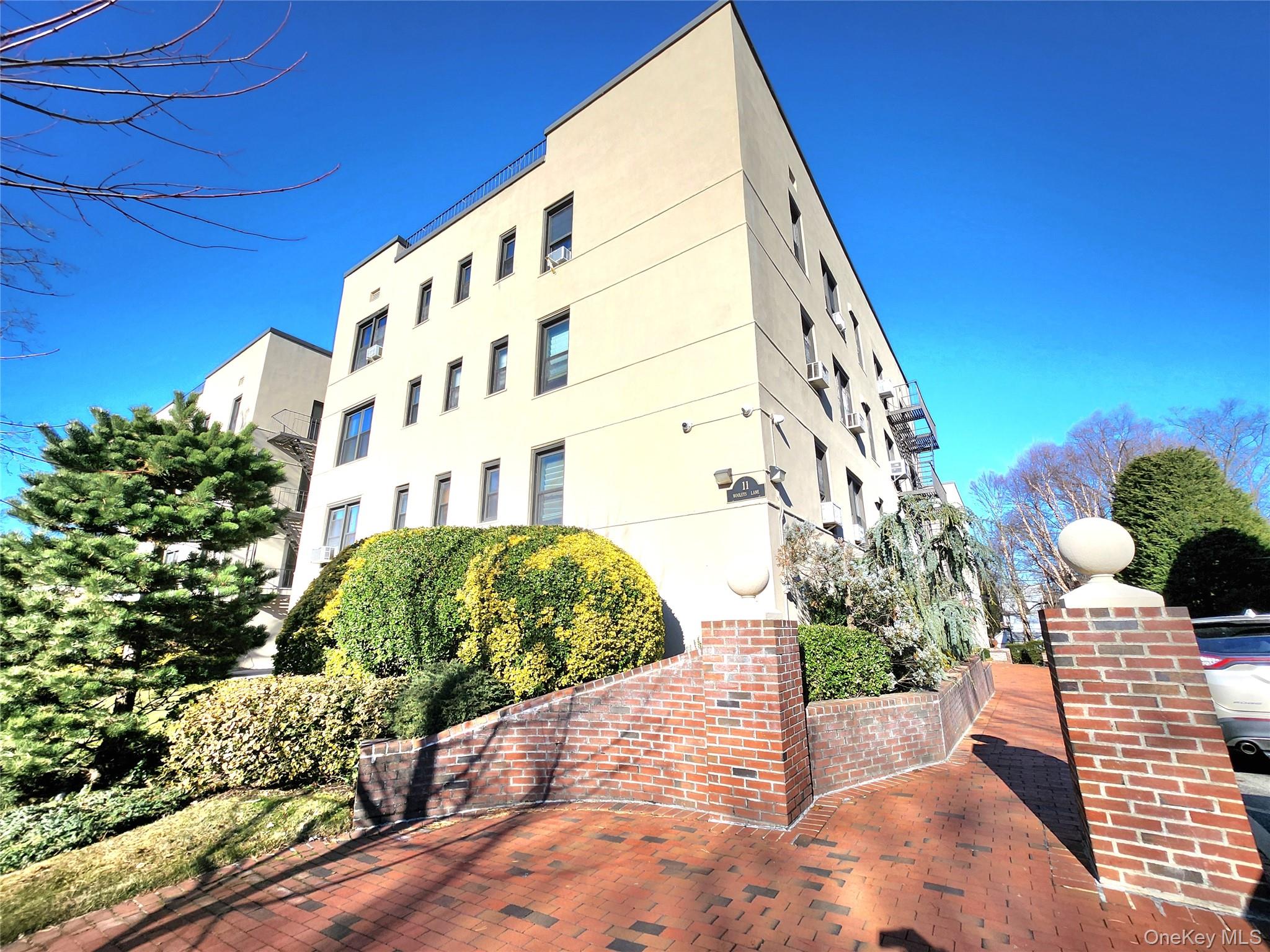 11 Wooleys Lane # 2E, Hempstead, NY 11023