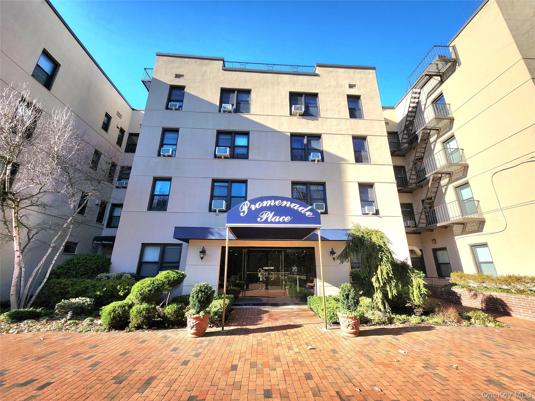 11 Wooleys Lane # 2E, Hempstead, NY 11023