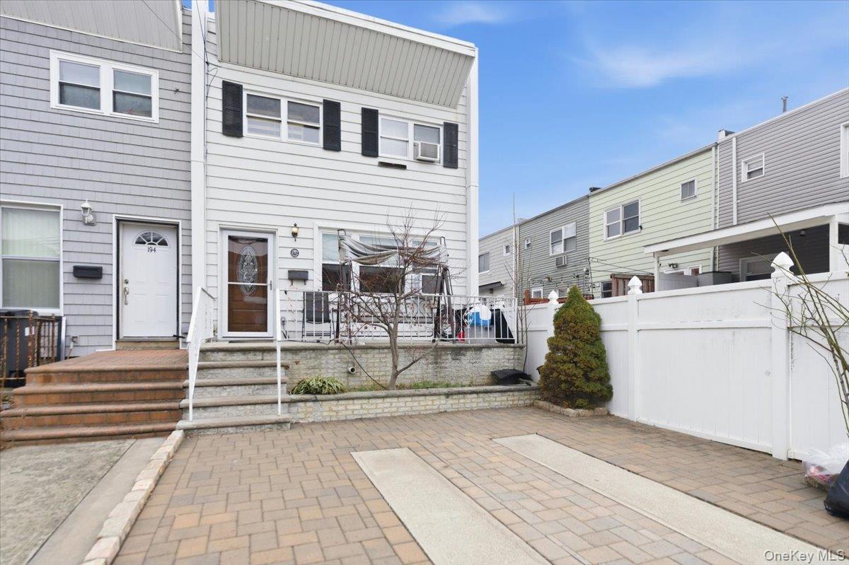 192 Huntington Avenue, Bronx, NY 10465