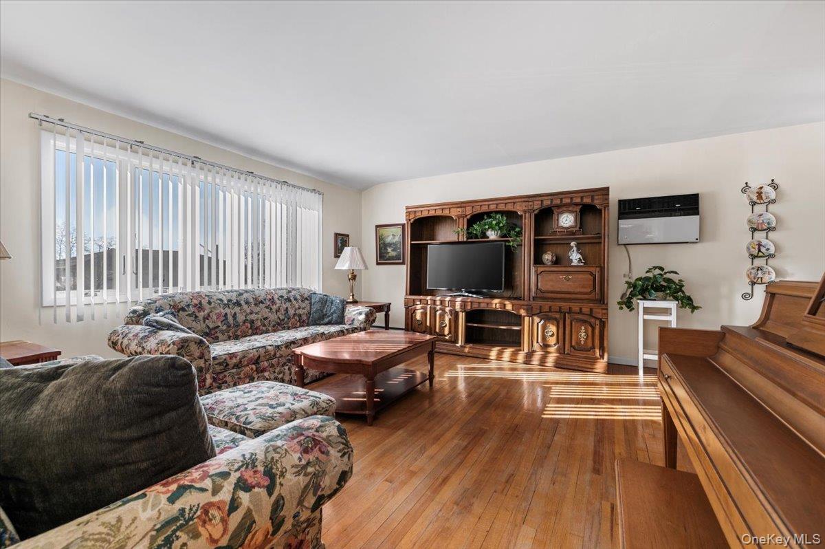 53 Beaumont Drive, Plainview, NY 11803