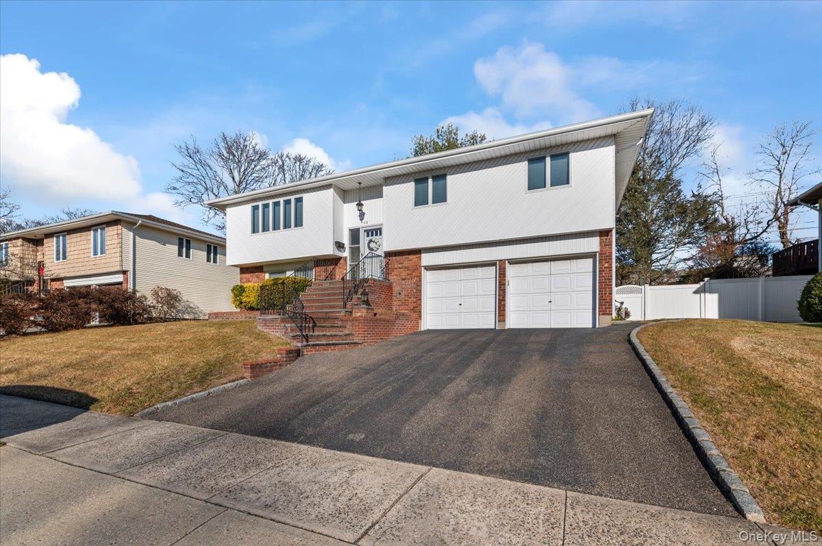 53 Beaumont Drive, Plainview, NY 11803