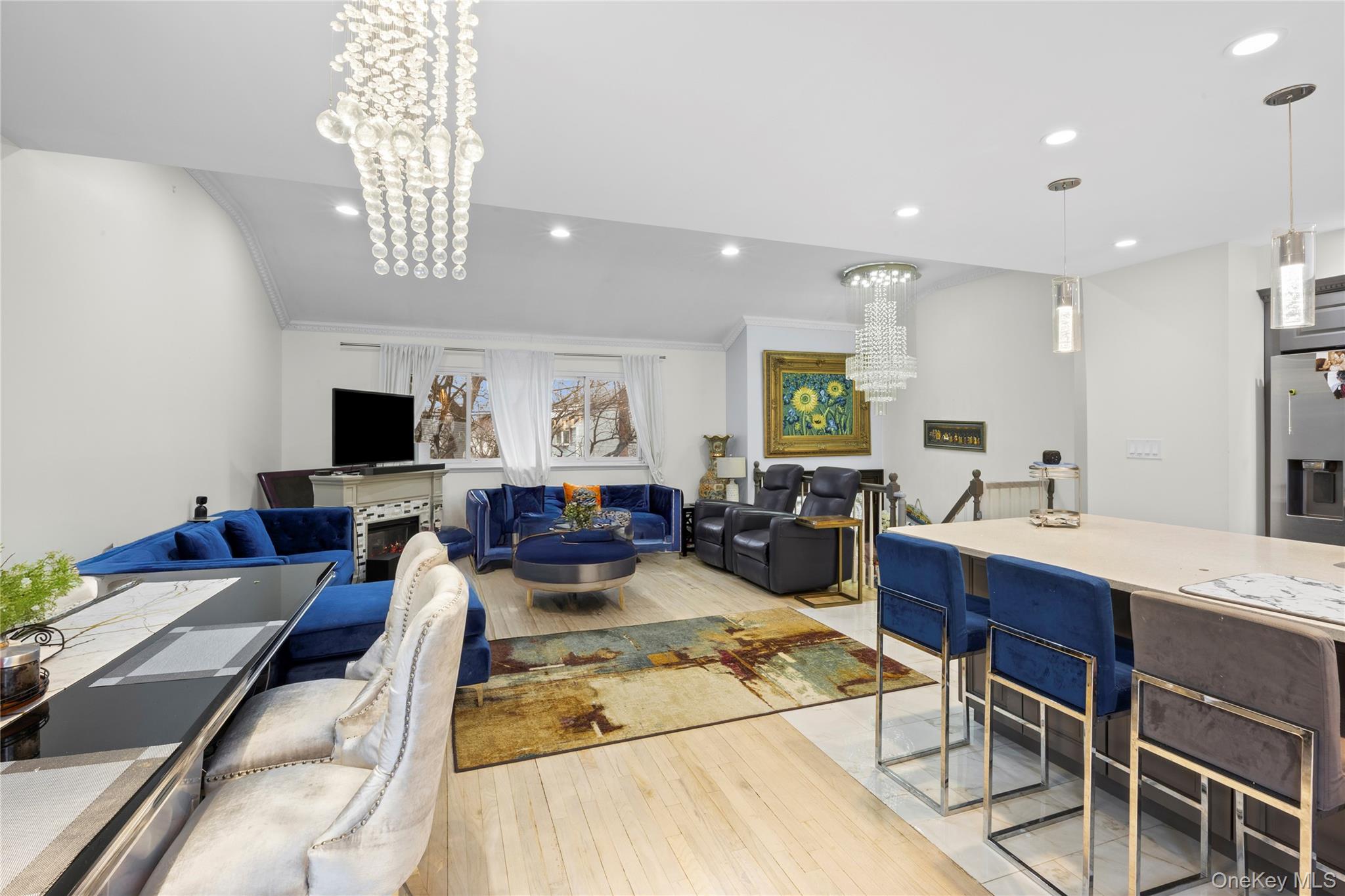 18 South Drive, Manhasset Hills, NY 11040