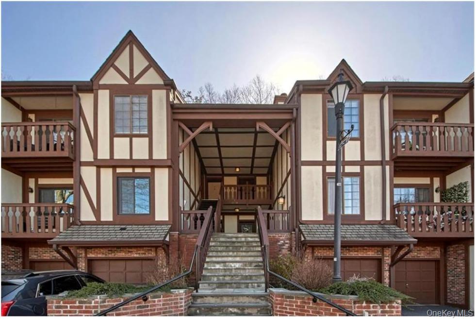 72 Foxwood Circle, Mount Kisco, NY 10549