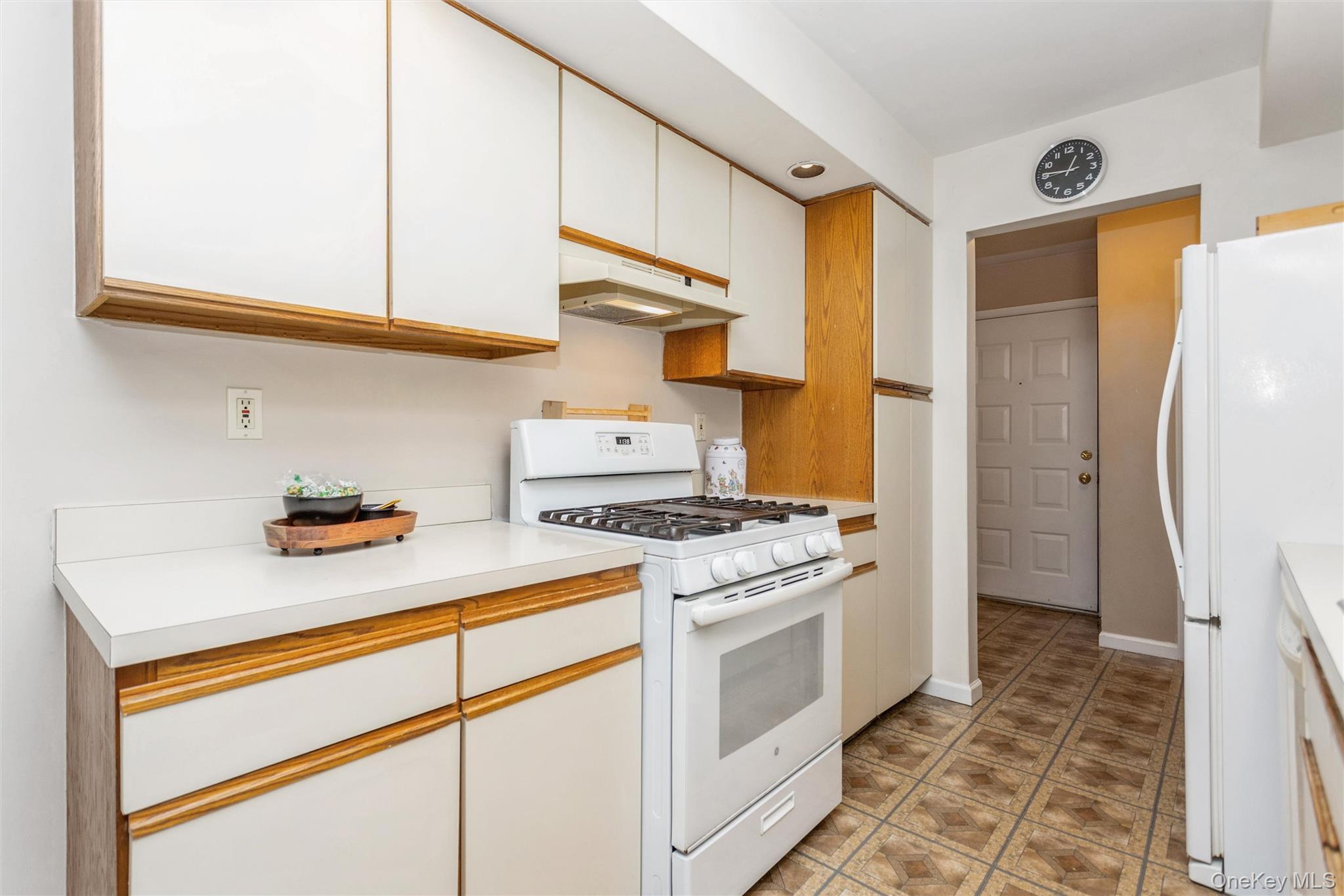 72 Foxwood Circle, Mount Kisco, NY 10549