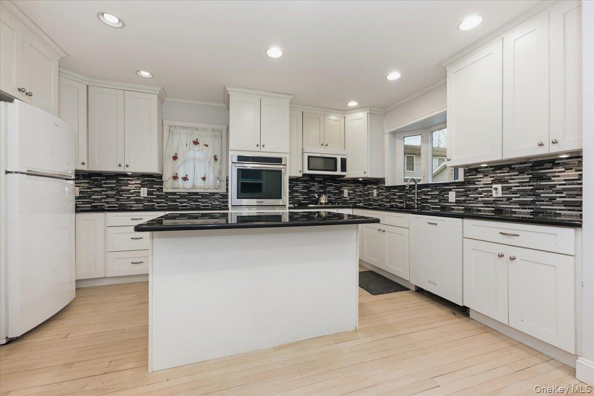 22 Sunset Trail # 22, Bronx, NY 10465