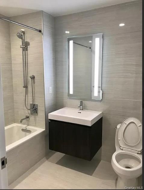 131-05 40th Road # 16S, Flushing, NY 11354