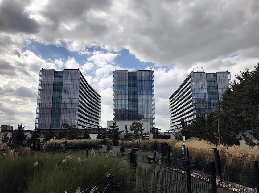 131-05 40th Road # 16S, Flushing, NY 11354