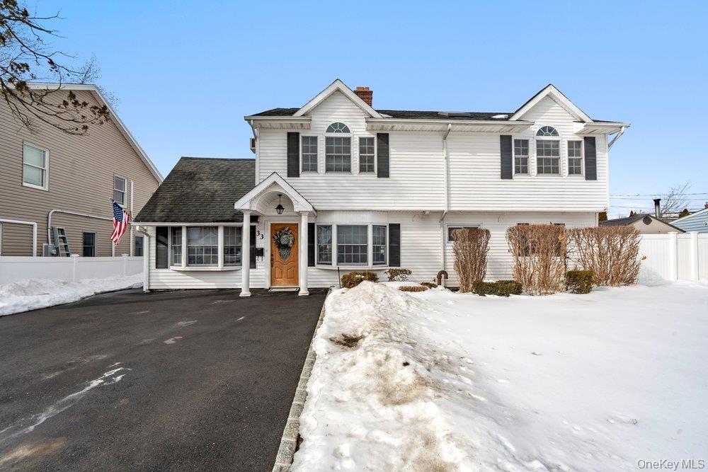 33 Skylark Lane, Levittown, NY 11756