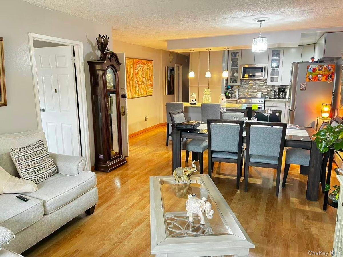 75-22 Parsons Boulevard # D3, Fresh Meadows, NY 11366