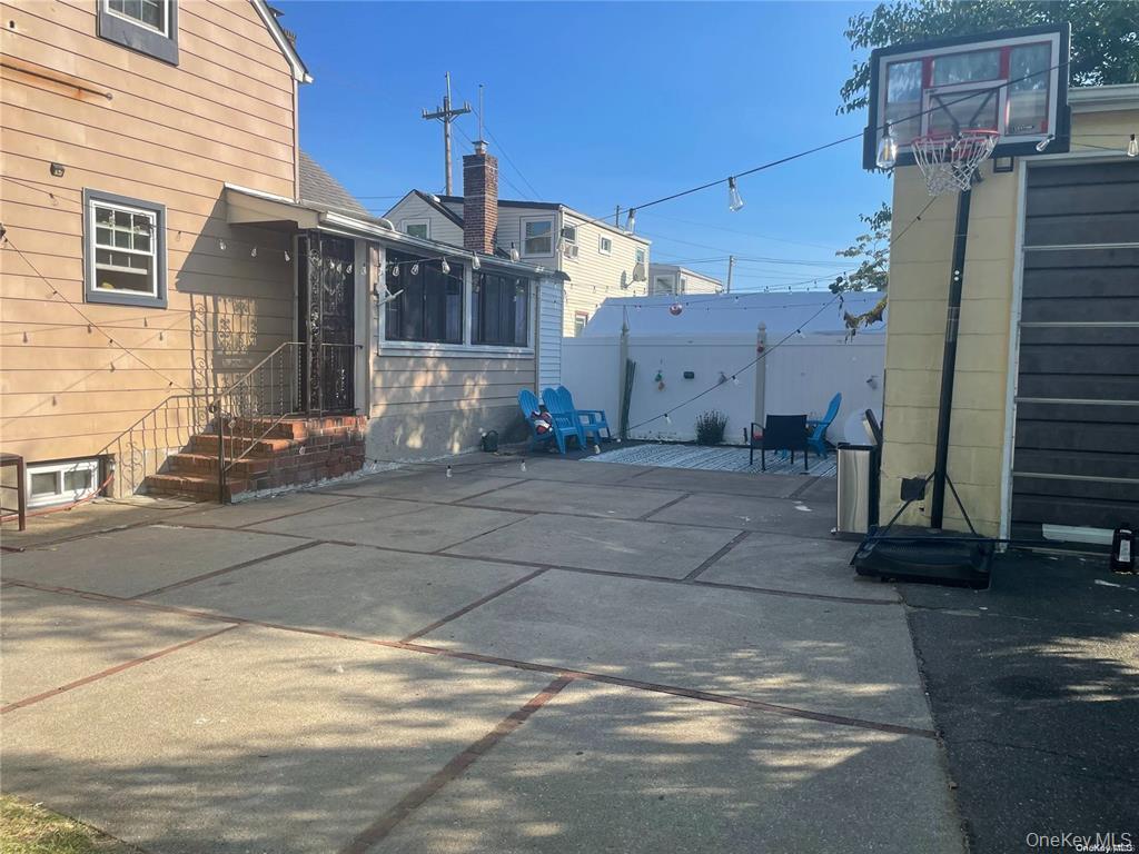 25 Grand Street, Elmont, NY 11003