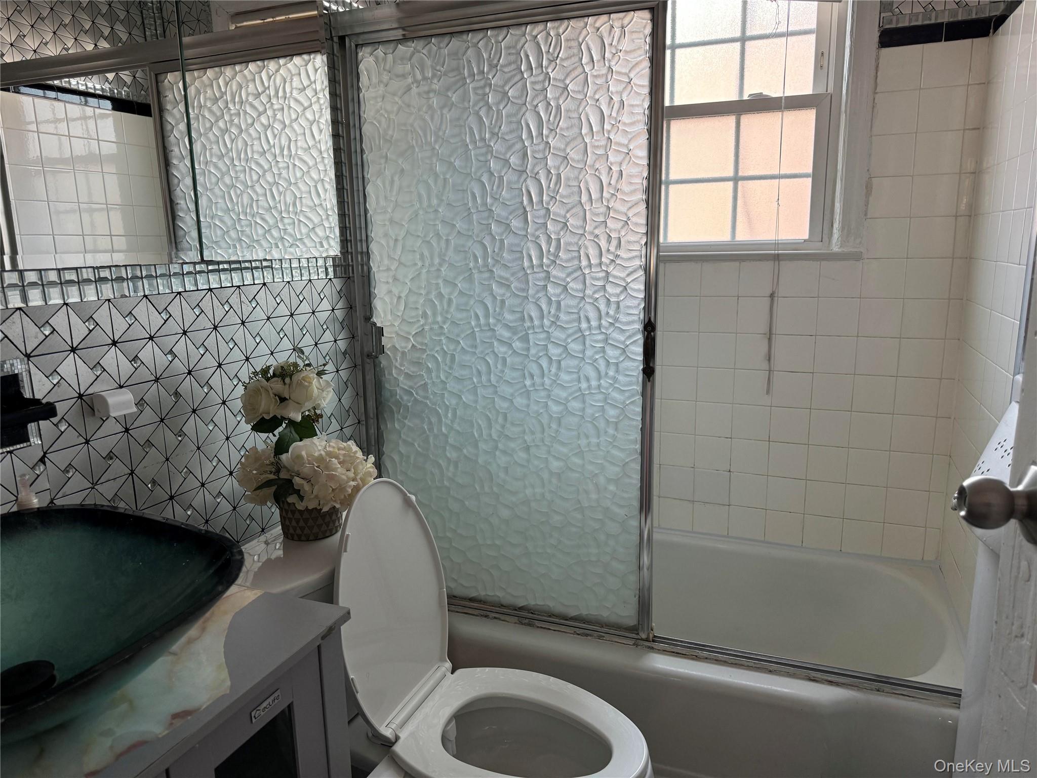 25 Grand Street, Elmont, NY 11003