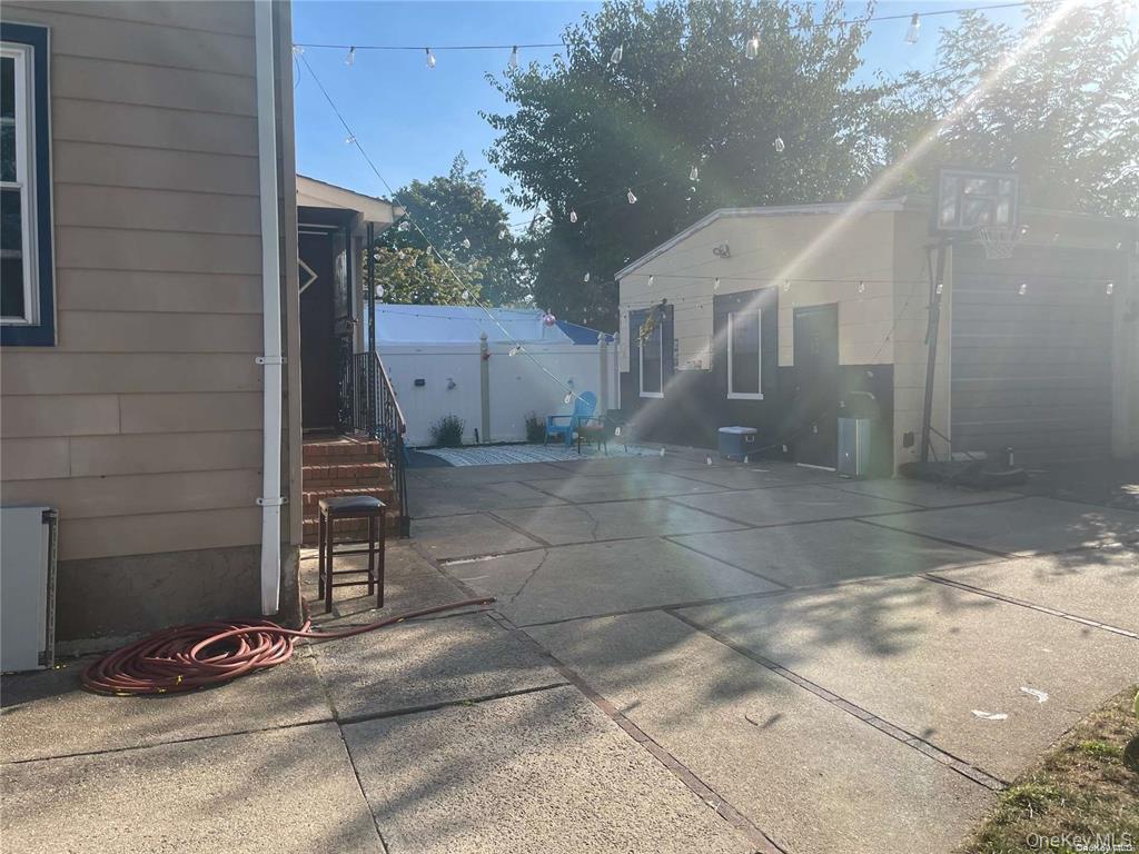 25 Grand Street, Elmont, NY 11003