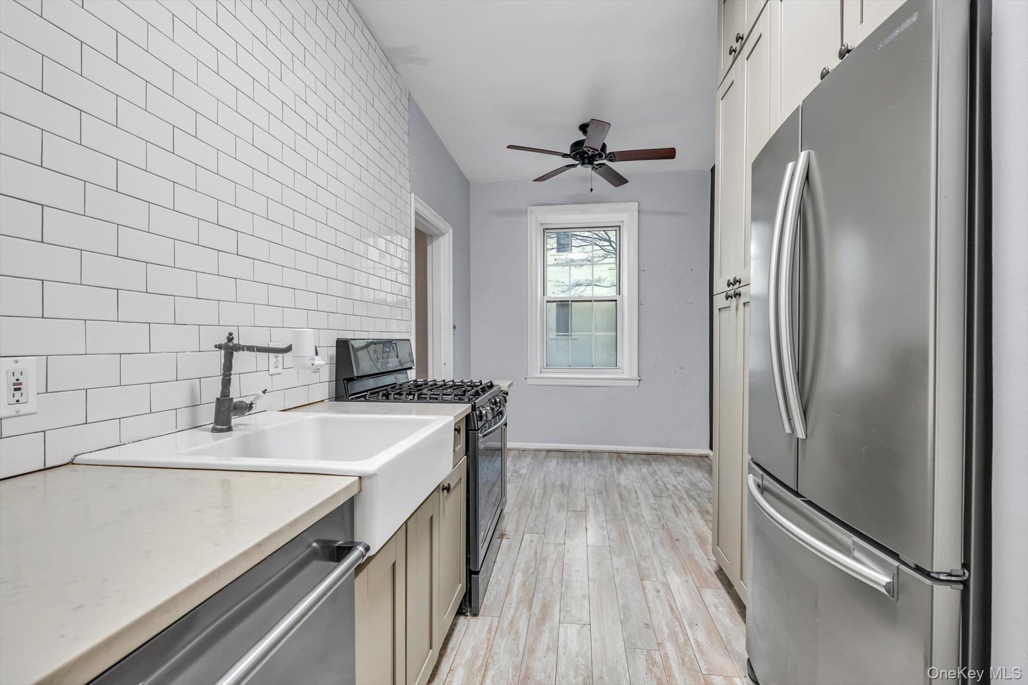 4 Maple Dr # 1J, Great Neck, NY 11021