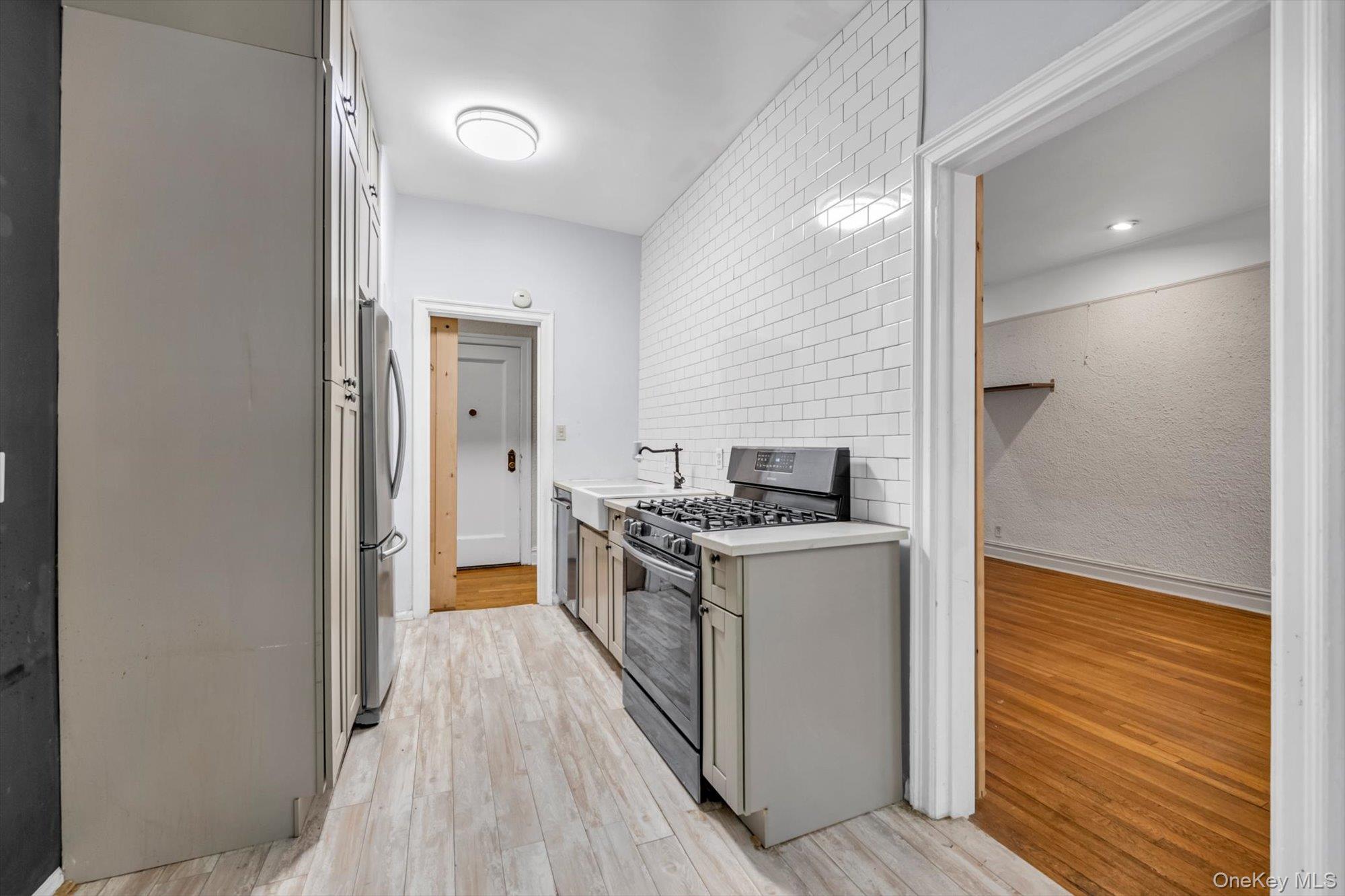 4 Maple Dr # 1J, Great Neck, NY 11021