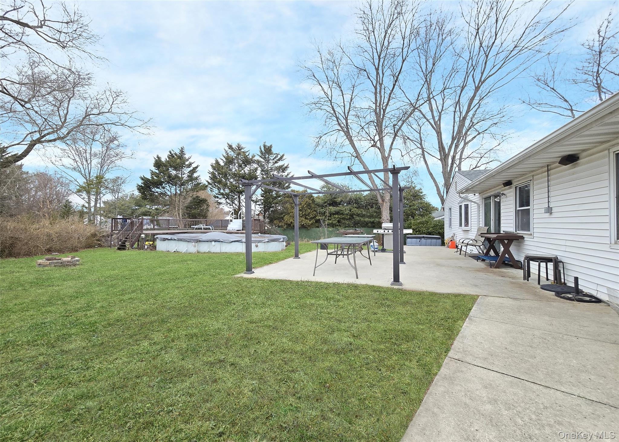 33 Segatogue Lane, South Setauket, NY 11720