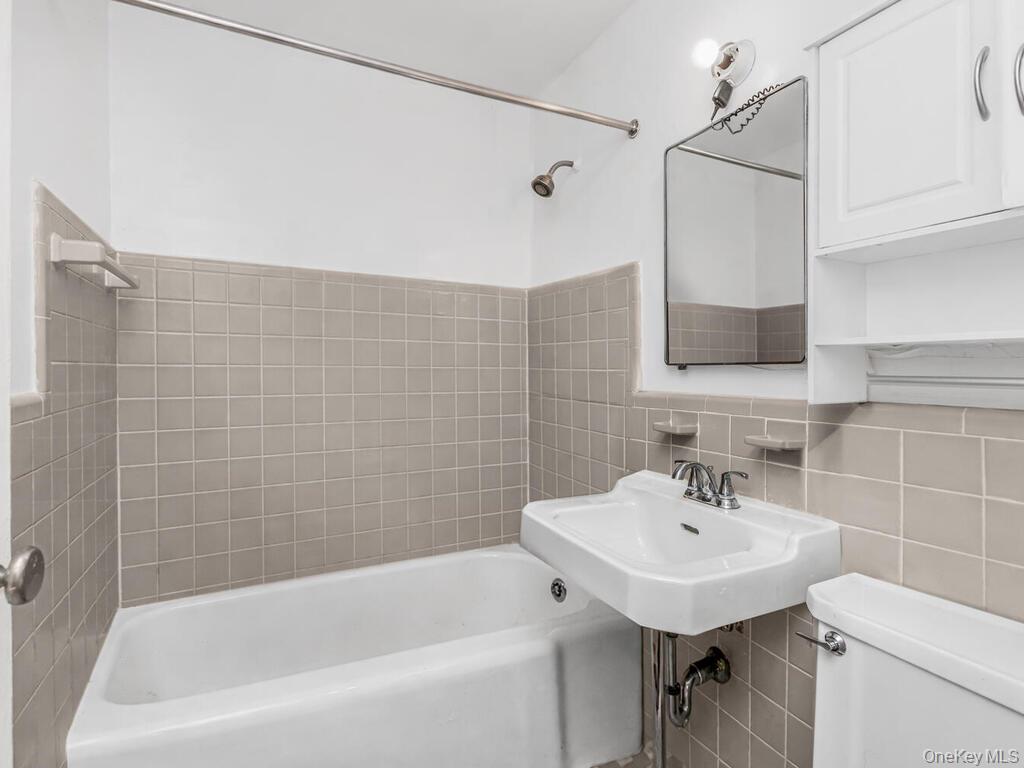 8 Fordham Hill Oval # 3D, Bronx, NY 10468