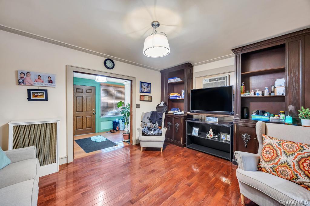 91-16 196th Street, Hollis, NY 11423