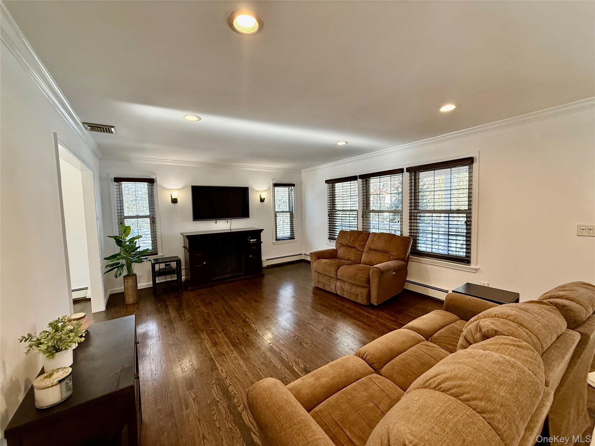 4 Sheila Court, Manorville, NY 11949