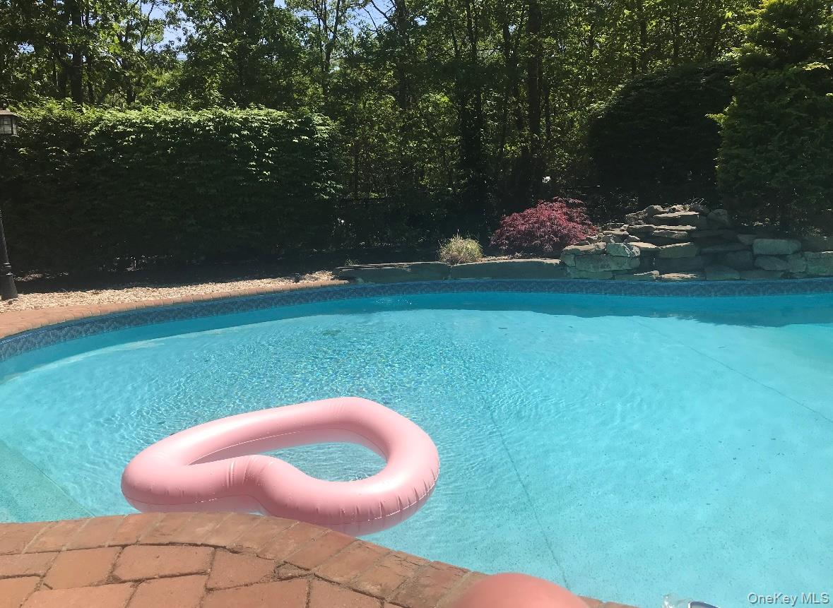 4 Sheila Court, Manorville, NY 11949