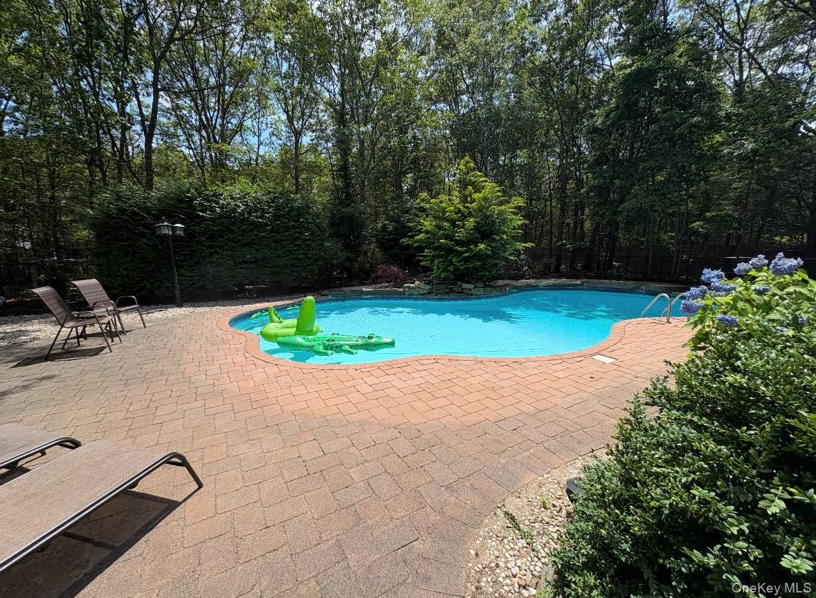 4 Sheila Court, Manorville, NY 11949