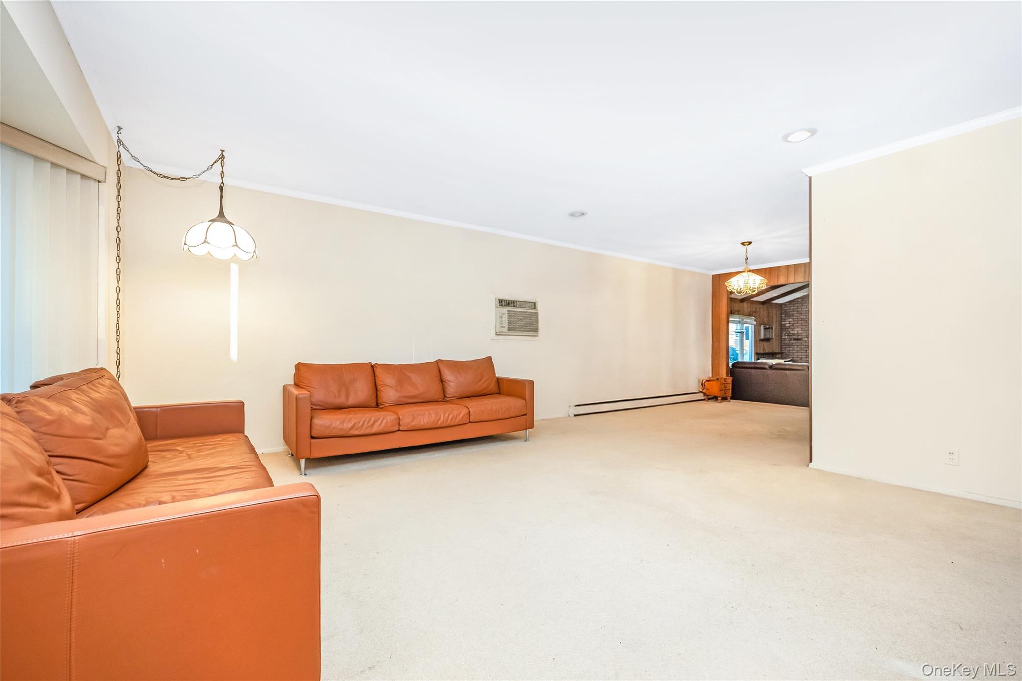 19 Parkdale Drive, Farmingdale, NY 11735