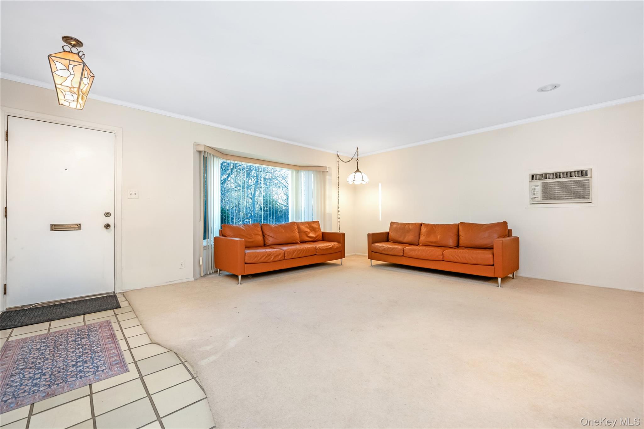 19 Parkdale Drive, Farmingdale, NY 11735