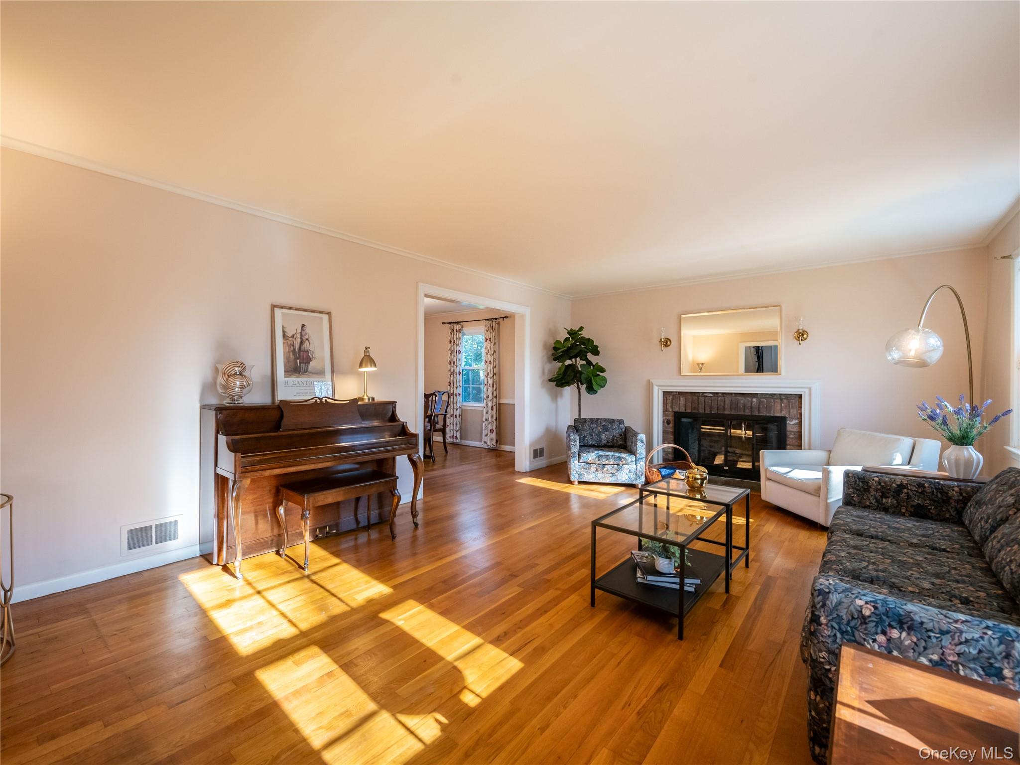 427 Ryder Road, Manhasset, NY 11030