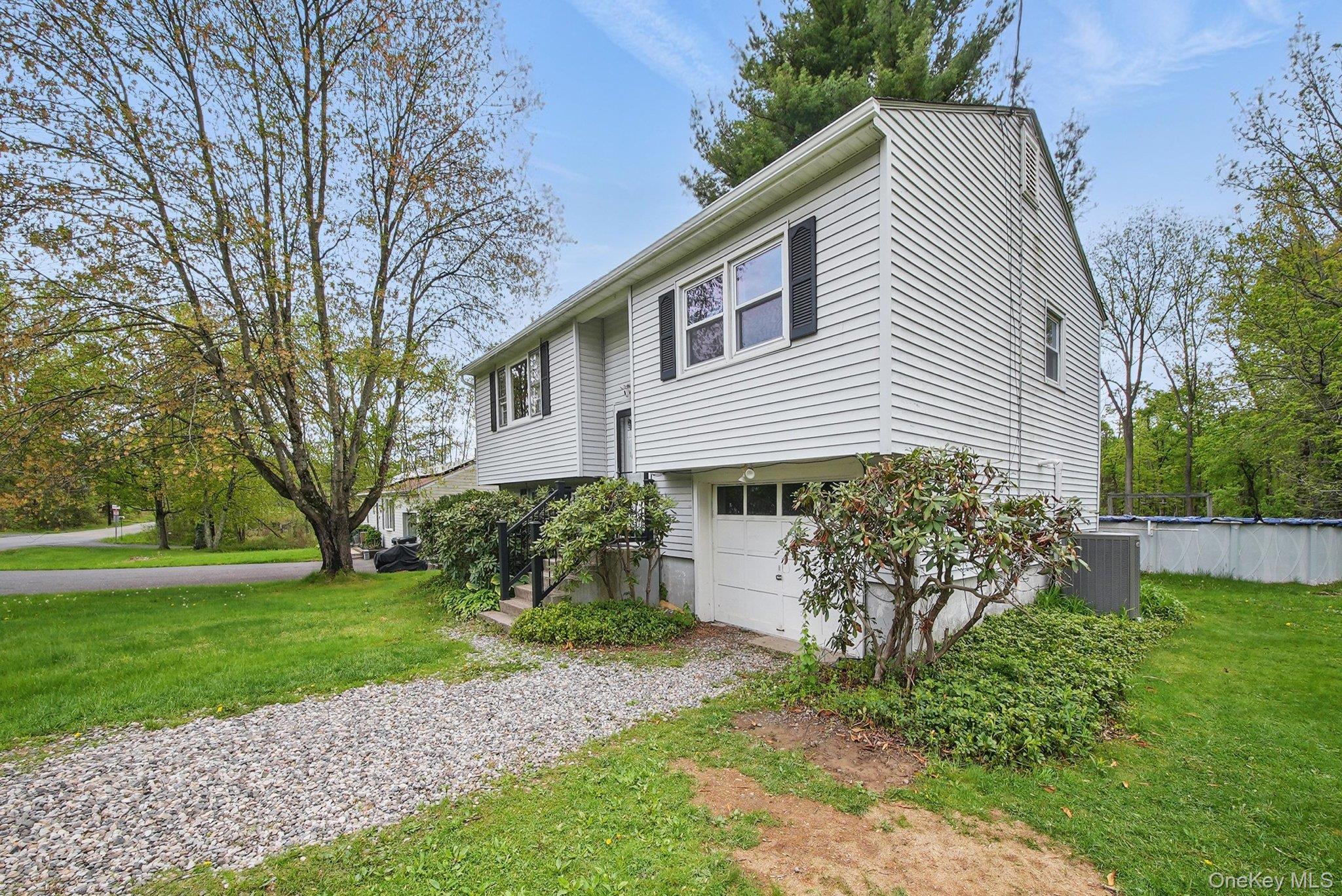 109 Long Lane, Bloomingburg, NY 12721