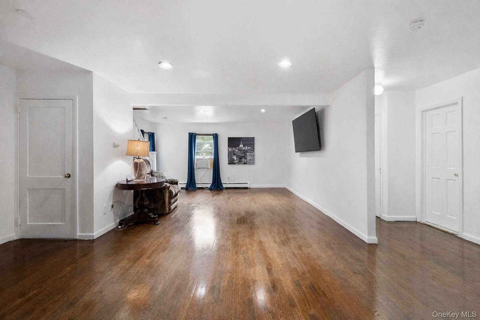 824 Lincoln Avenue, Bohemia, NY 11716