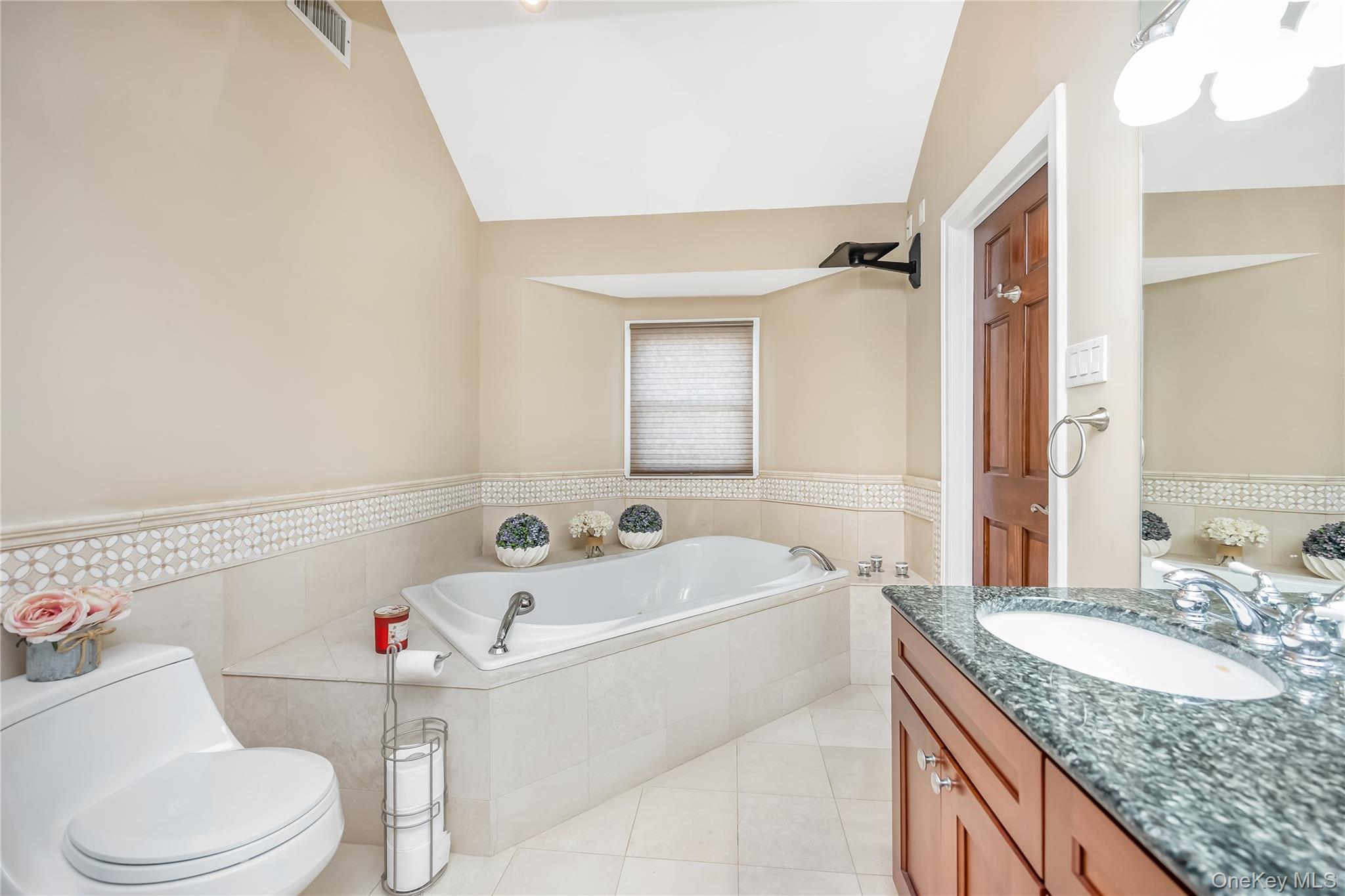 120 Neptune Place, Massapequa, NY 11758