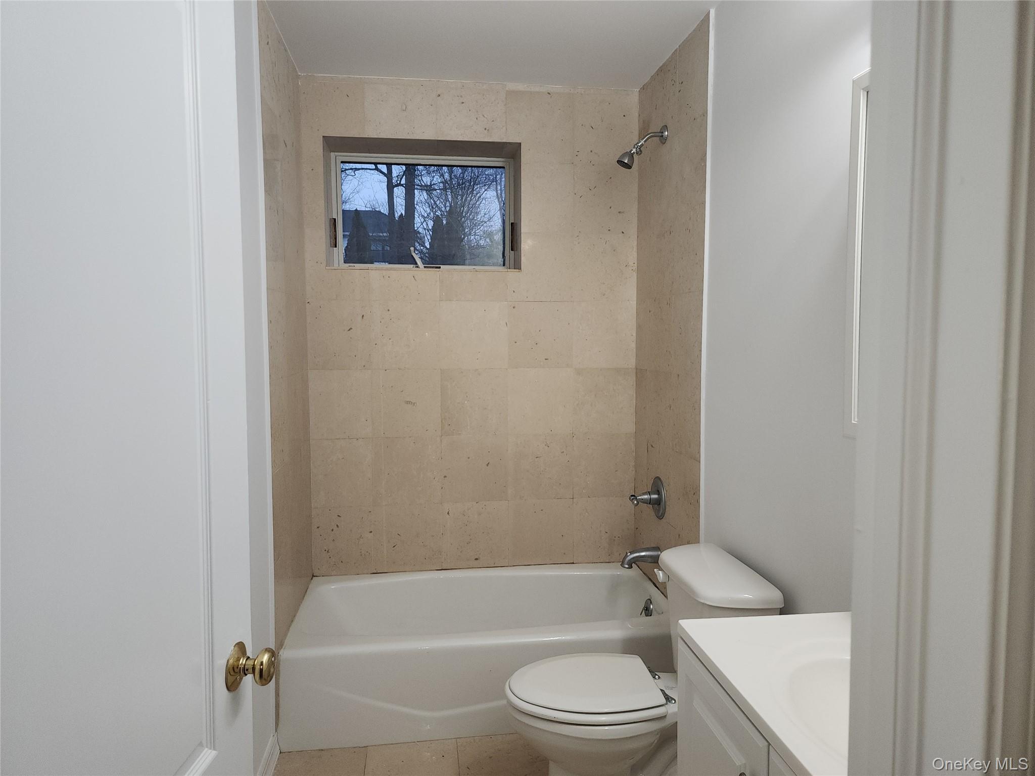 1A Jackson Avenue # A, Hampton Bays, NY 11946