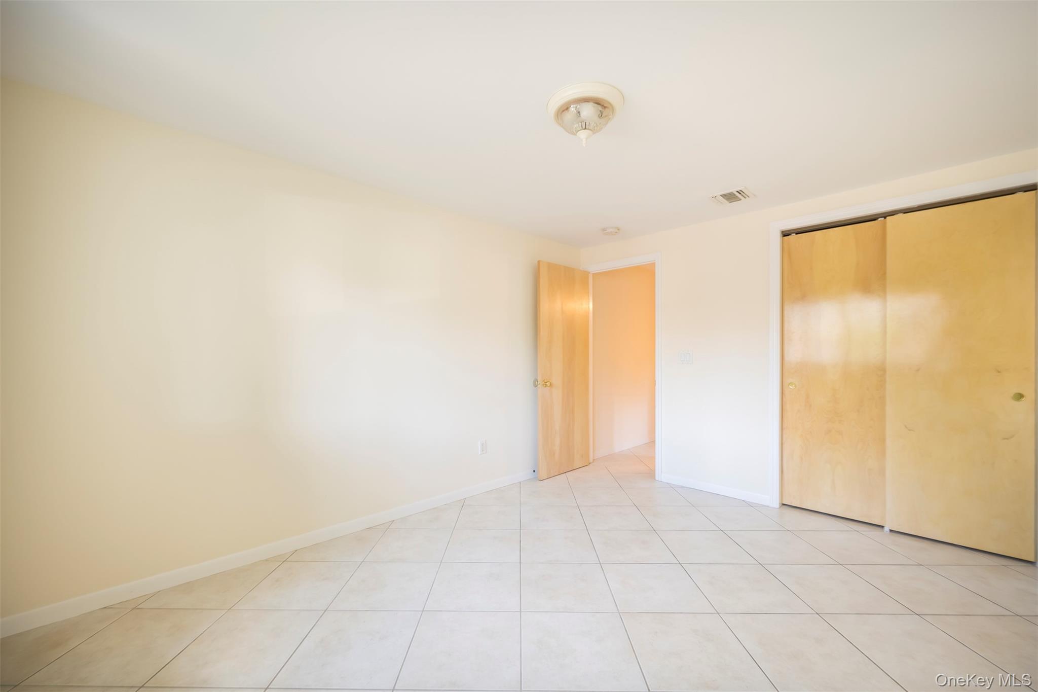 11 7th Street, Bayville, NY 11709