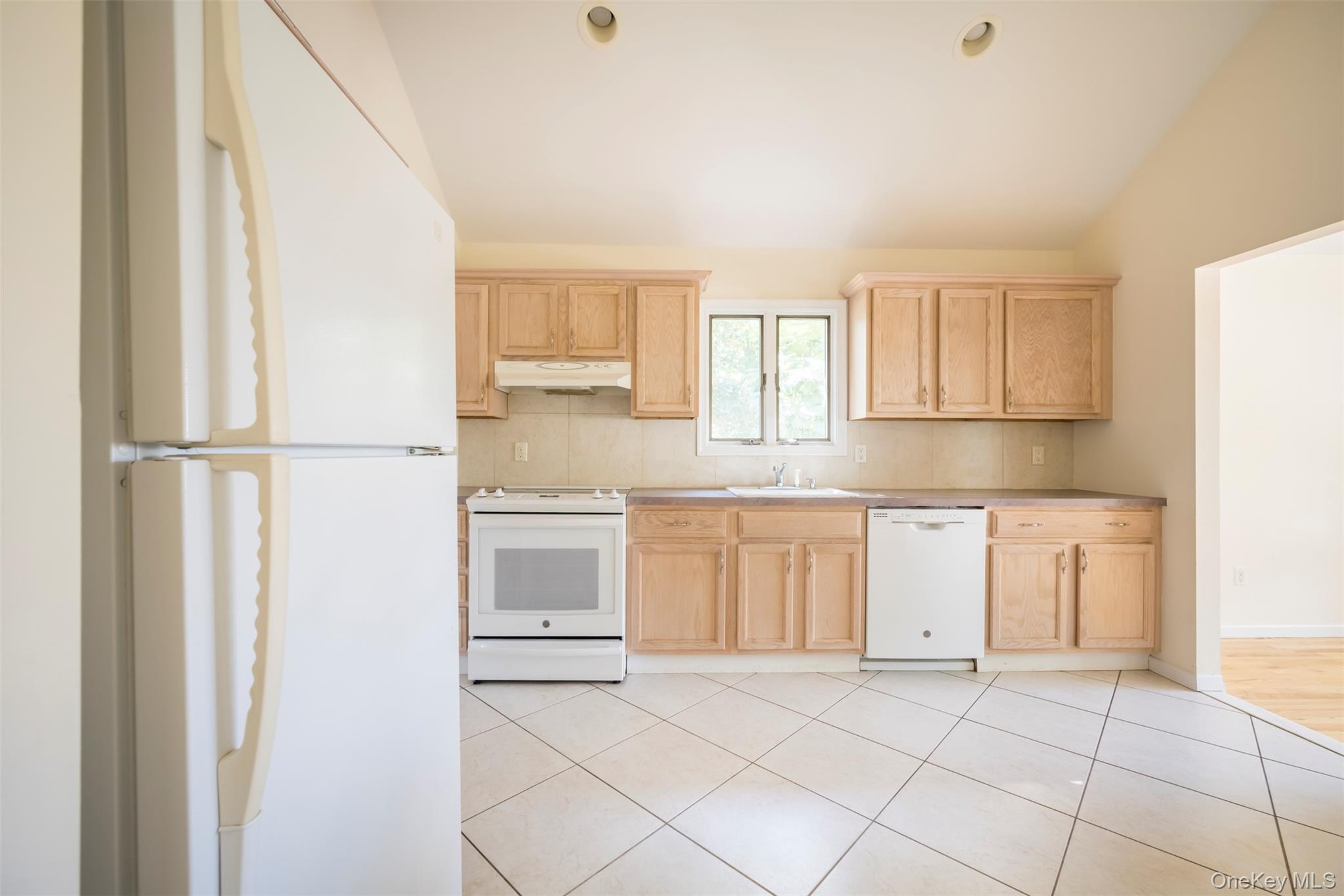 11 7th Street, Bayville, NY 11709