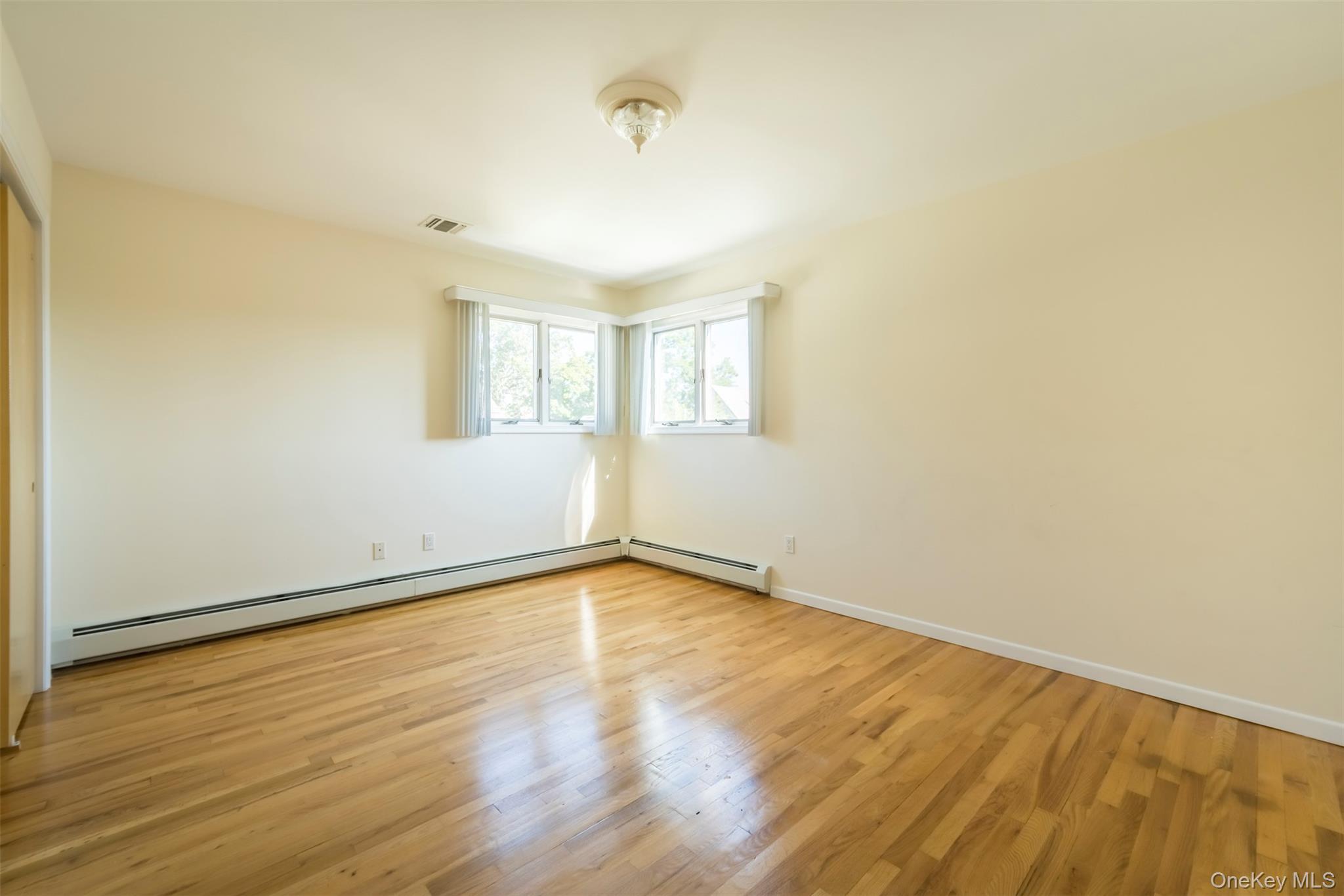 11 7th Street, Bayville, NY 11709