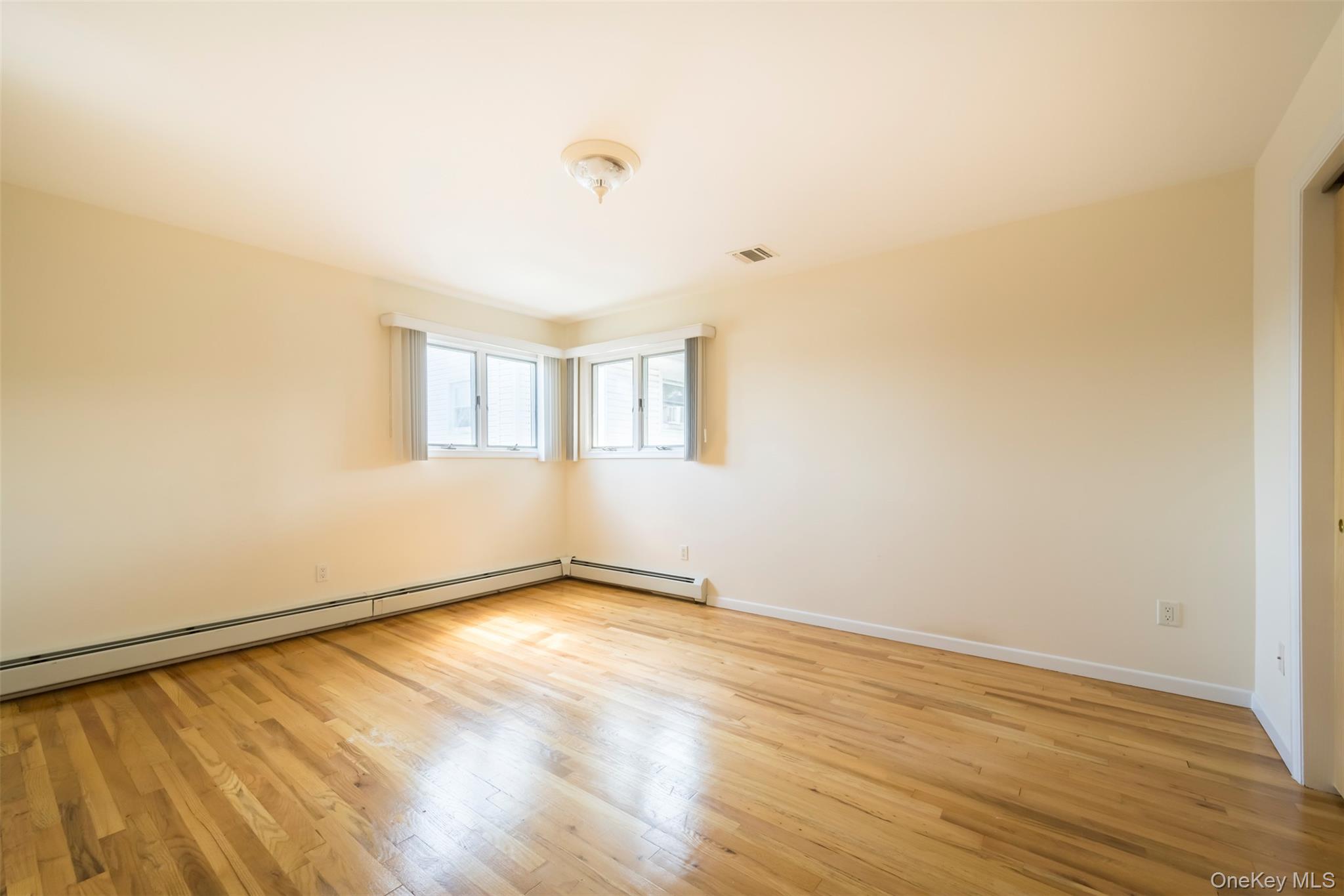 11 7th Street, Bayville, NY 11709