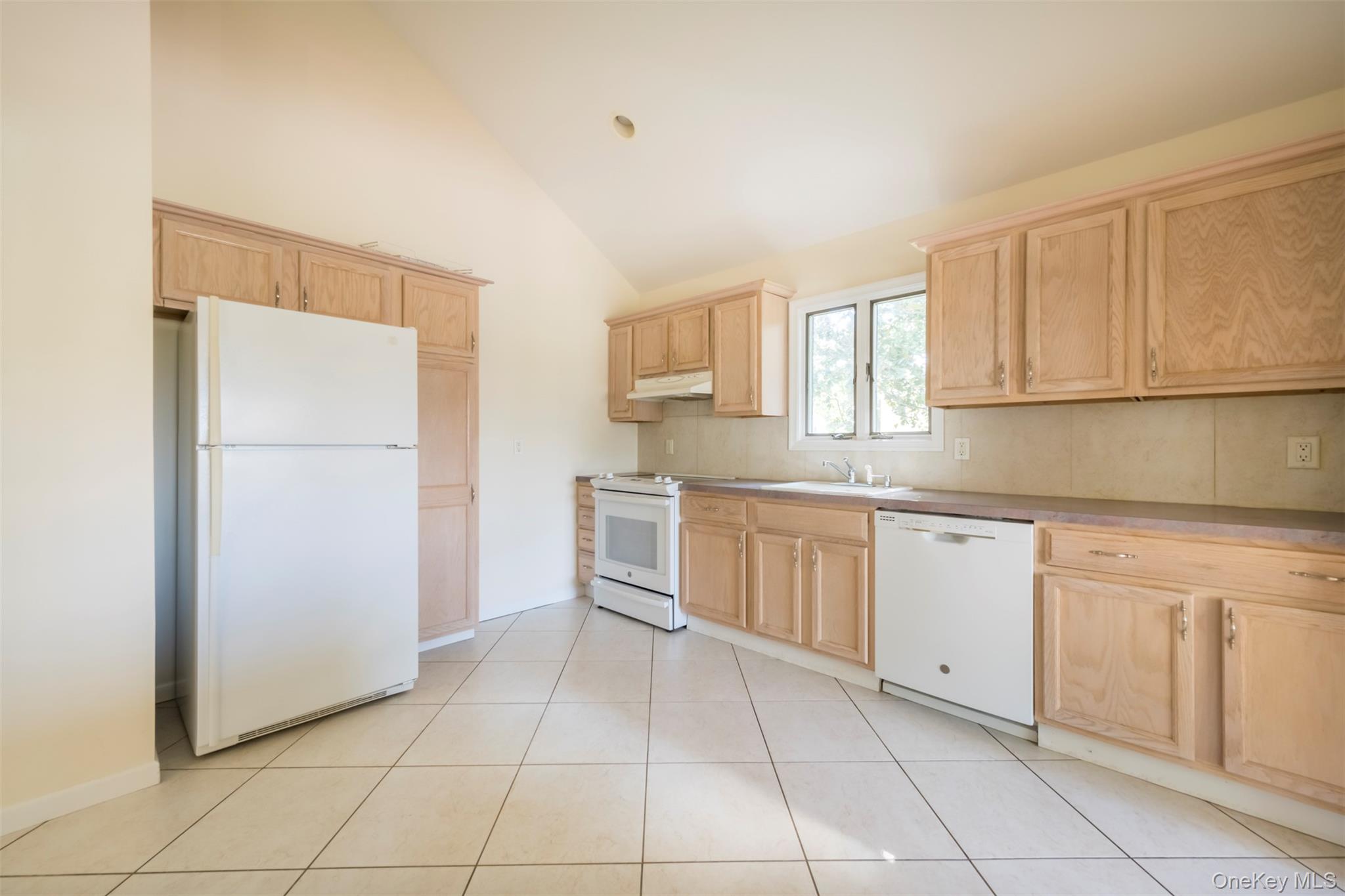 11 7th Street, Bayville, NY 11709