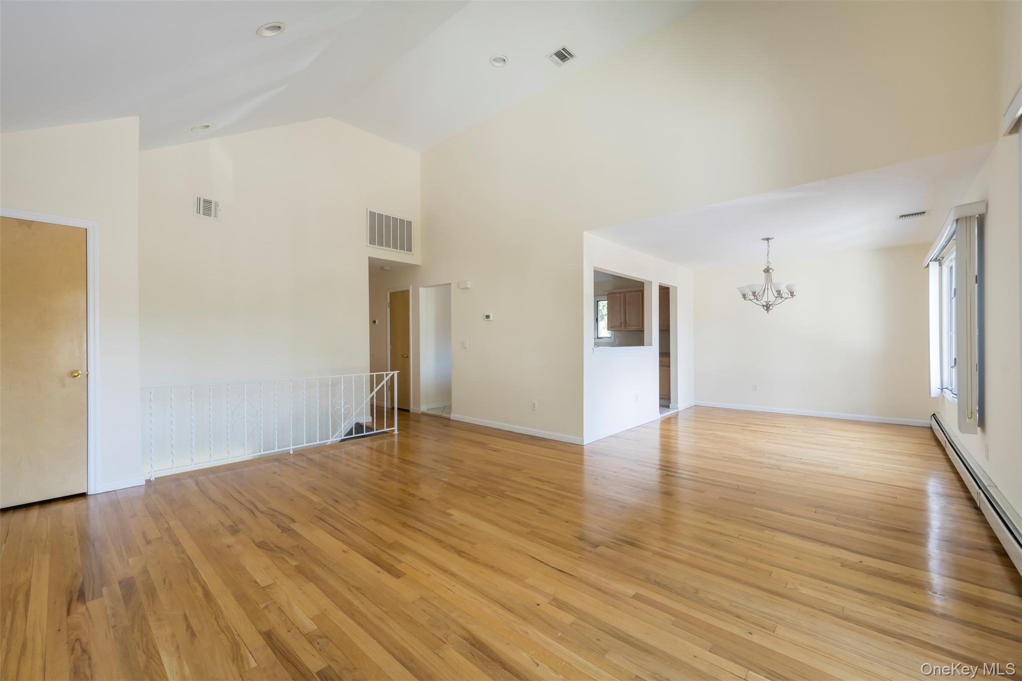 11 7th Street, Bayville, NY 11709