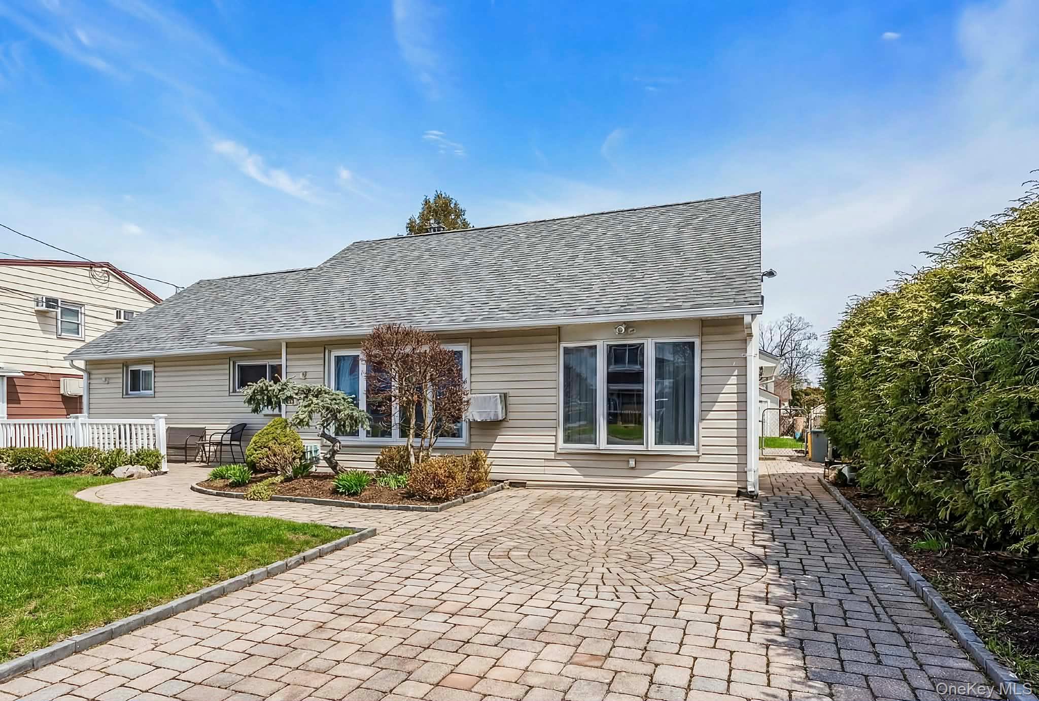 9 Blanche Street Street, Plainview, NY 11803