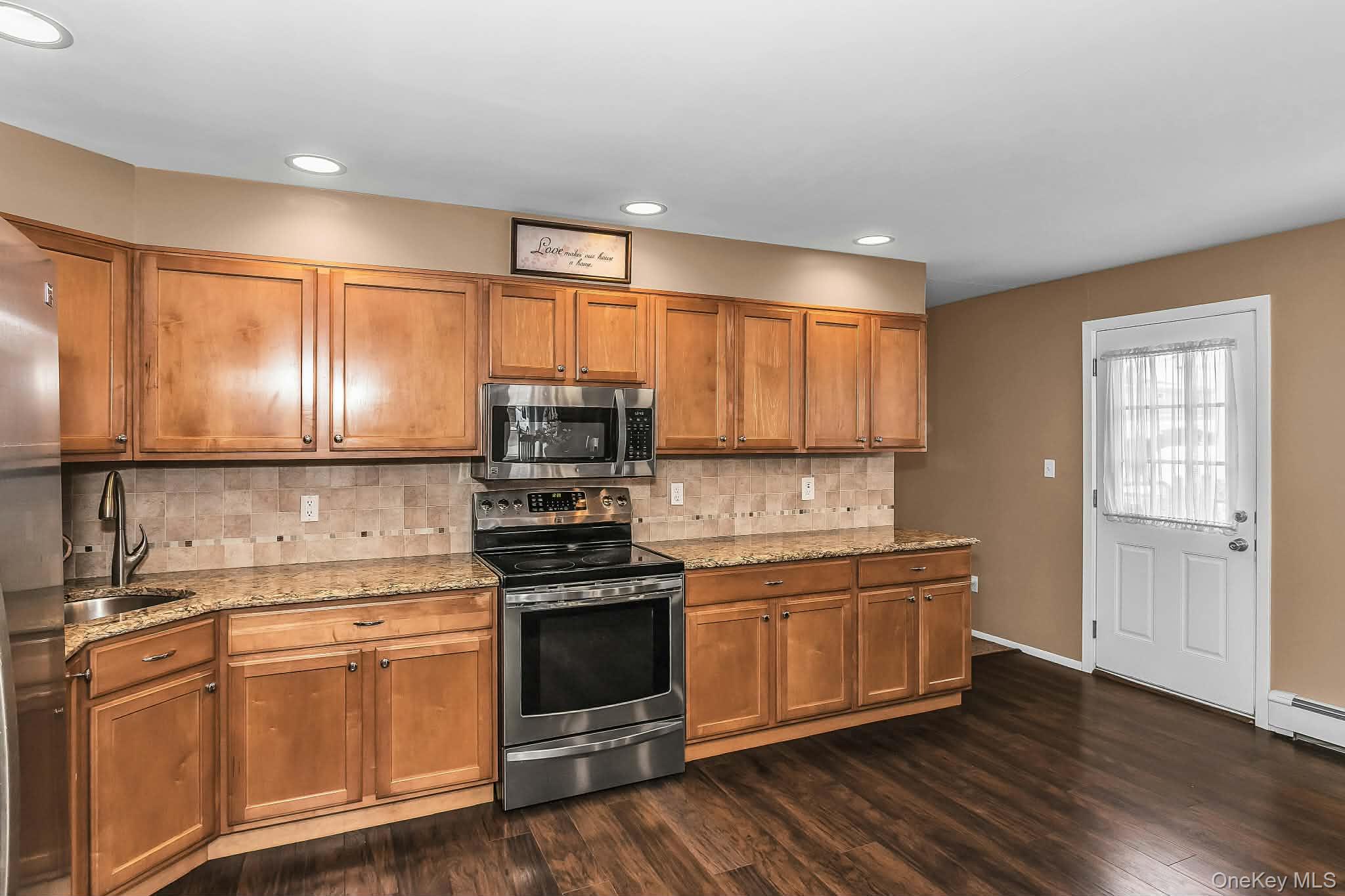 9 Blanche Street Street, Plainview, NY 11803