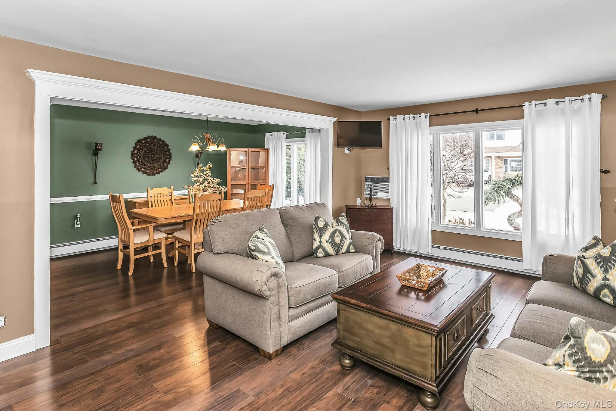 9 Blanche Street, Plainview, NY 11803