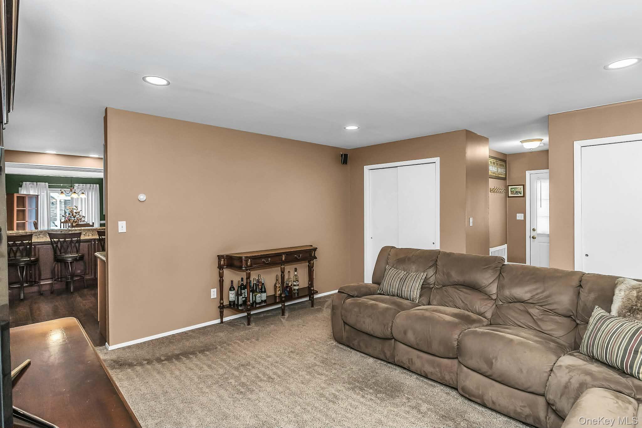 9 Blanche Street, Plainview, NY 11803