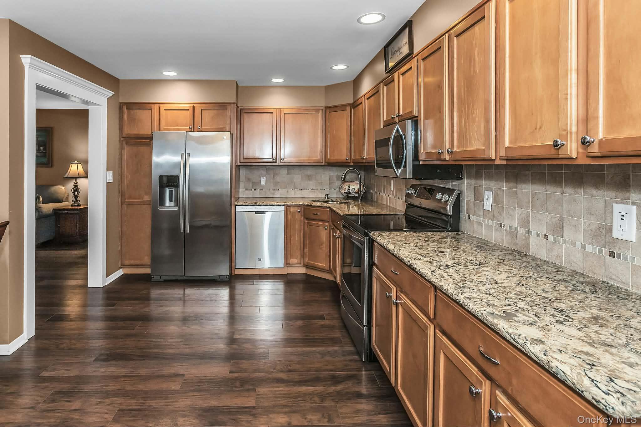 9 Blanche Street Street, Plainview, NY 11803