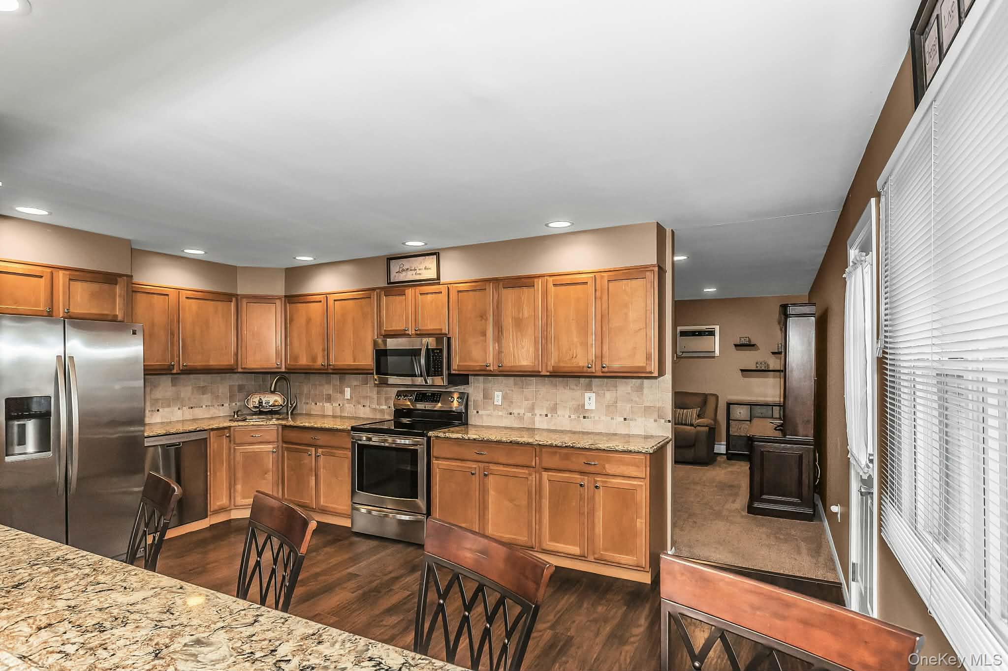 9 Blanche Street Street, Plainview, NY 11803