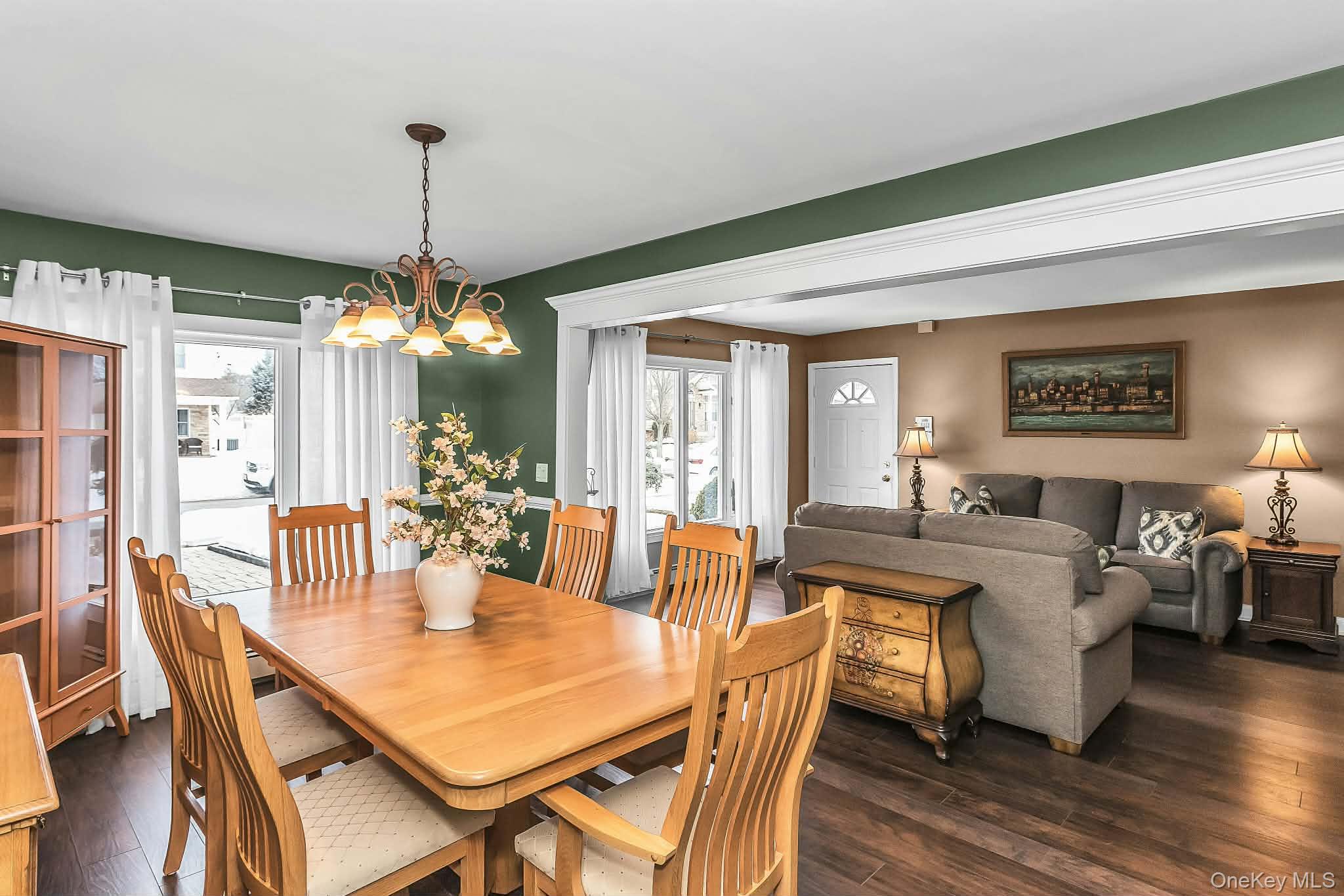 9 Blanche Street, Plainview, NY 11803