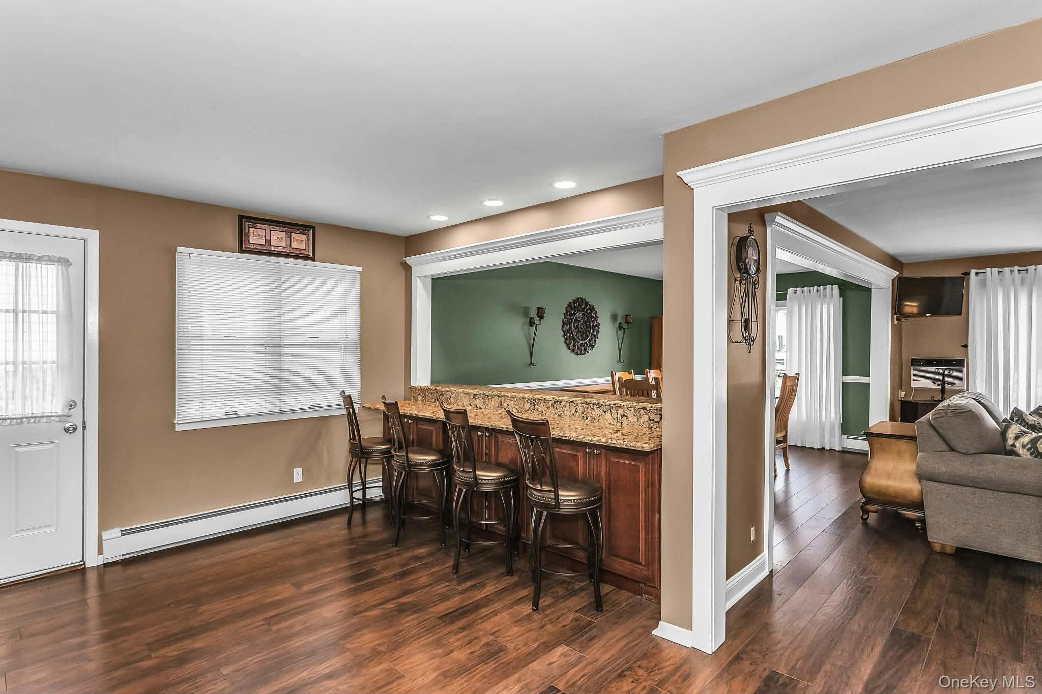 9 Blanche Street, Plainview, NY 11803