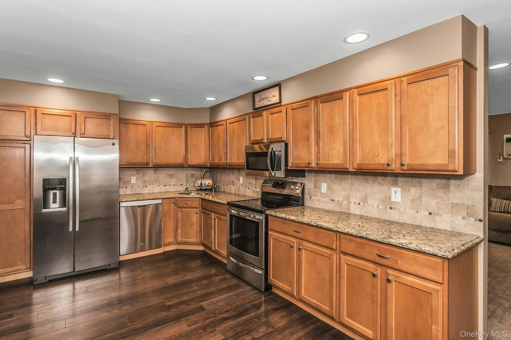 9 Blanche Street Street, Plainview, NY 11803