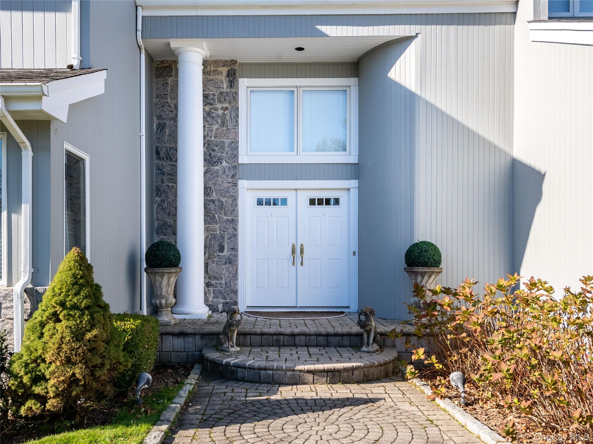 2 Bonnie Lynn Court, Roslyn, NY 11576