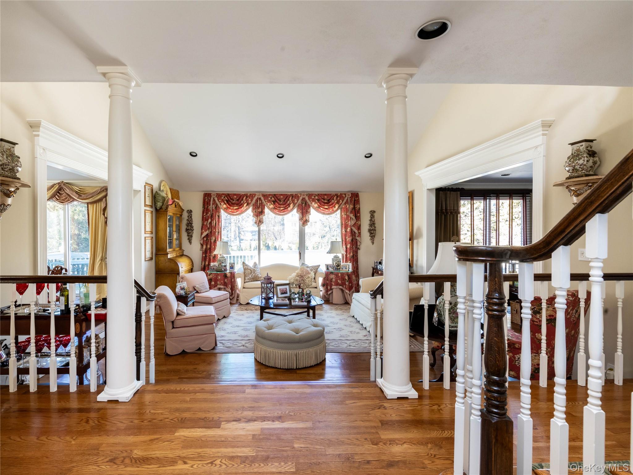 2 Bonnie Lynn Court, Roslyn, NY 11576