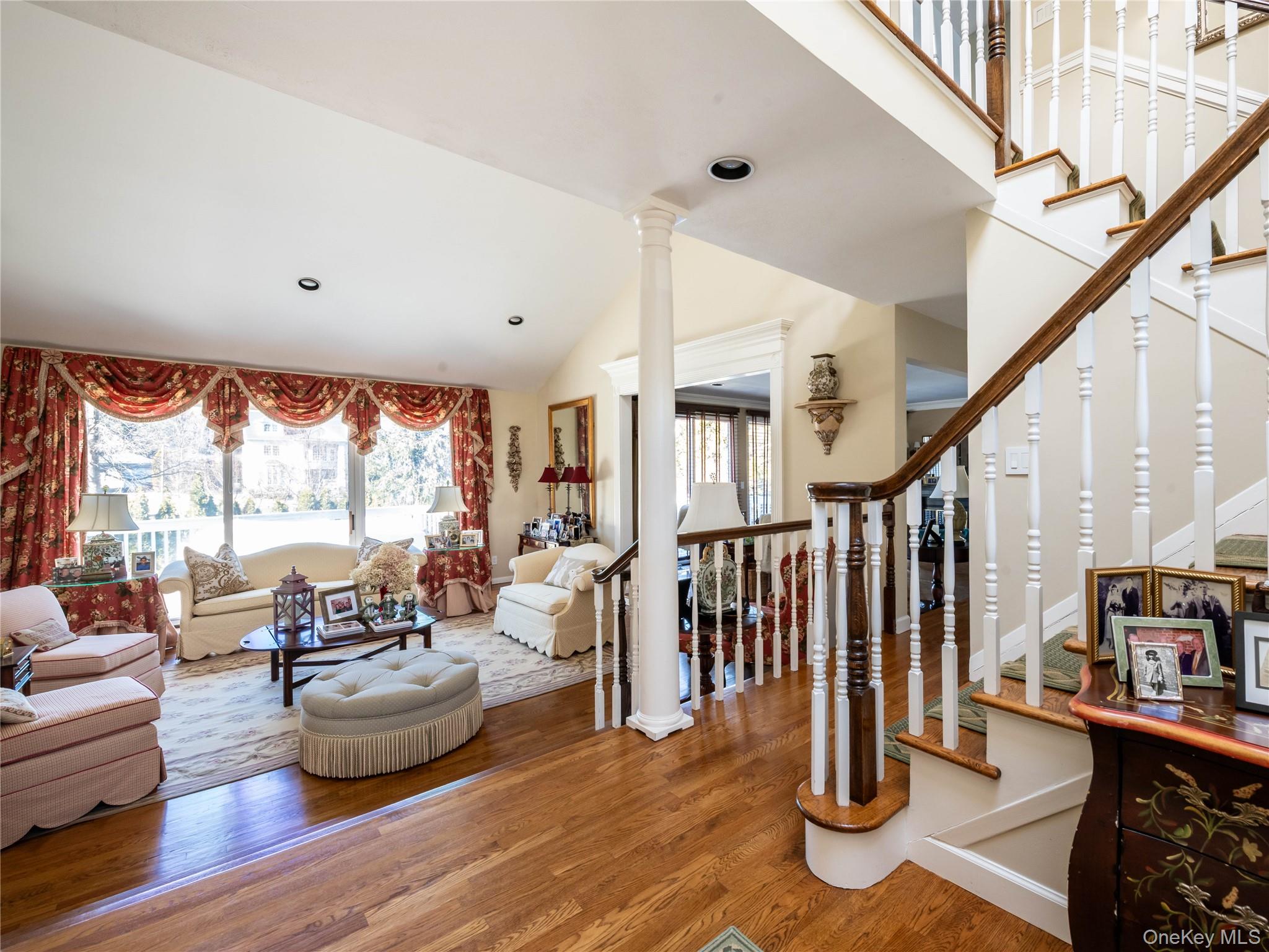 2 Bonnie Lynn Court, Roslyn, NY 11576